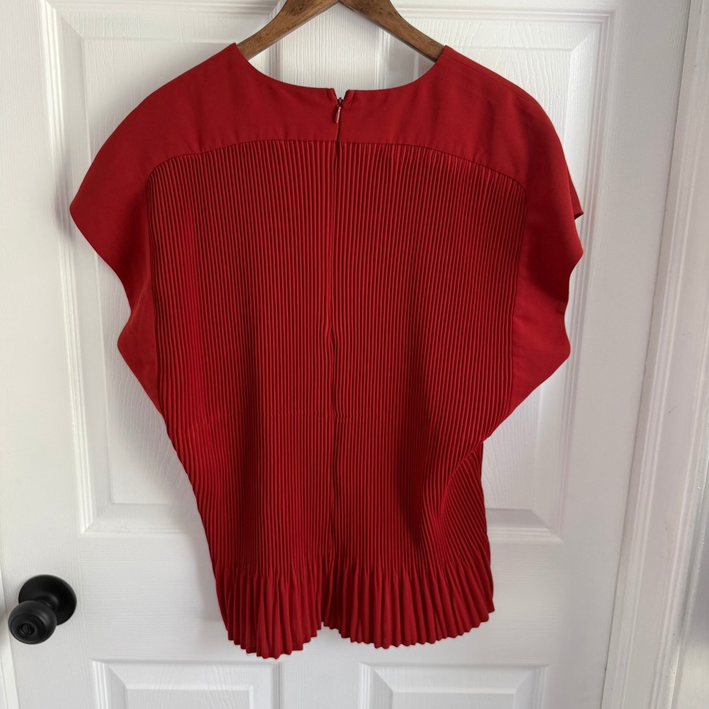 Alfani Red Pleated Short Sleeve Blouse Round Neck Back Zip Top XL - Picture 2 of 3